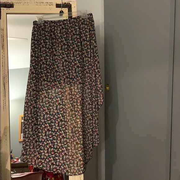 Floral HiLo Skirt - Picture 4 of 6